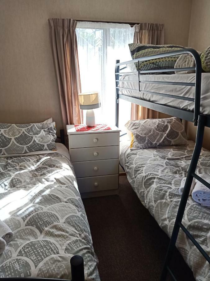 נאפייר Riverbend Family Lodge מראה חיצוני תמונה